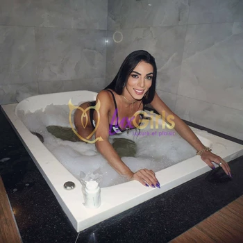 escorte-brune-luxe-aniell-gold-14