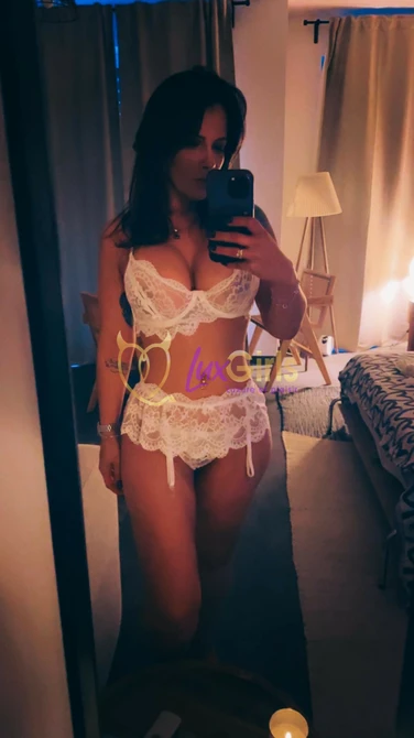 Amora Luxxx